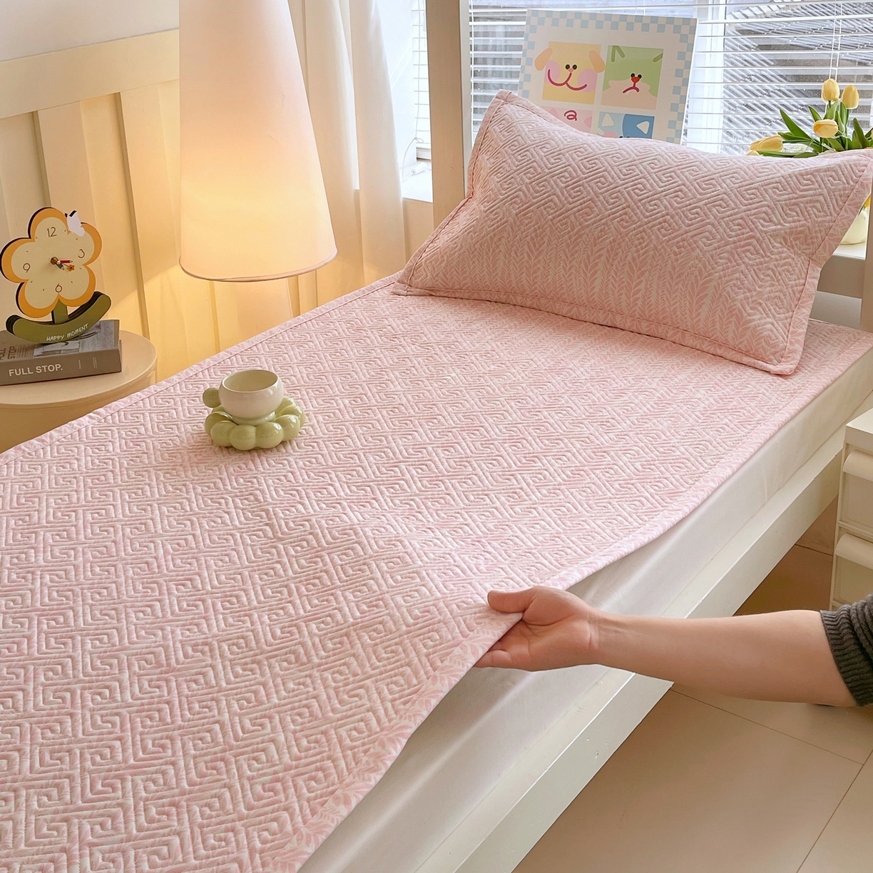 91家纺网 家纺一手货源 找家纺 金鑫汇家纺 2026春夏新款学生床新花型老粗布床盖夹棉软凉席席子可以机洗 学生床-初夏