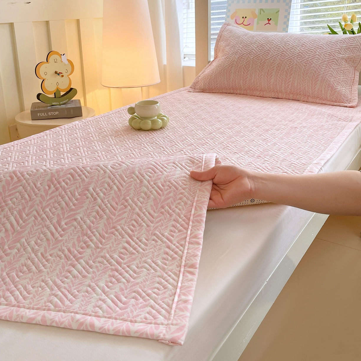 91家纺网 家纺一手货源 找家纺 金鑫汇家纺 2026春夏新款学生床新花型老粗布床盖夹棉软凉席席子可以机洗 学生床-初夏