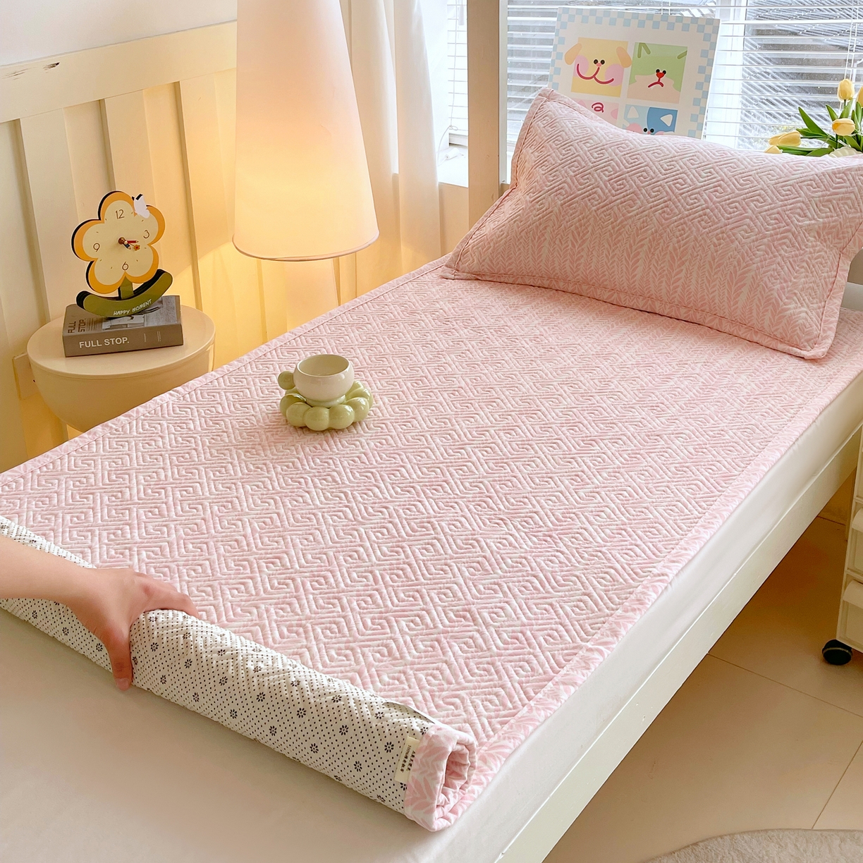 91家纺网 家纺一手货源 找家纺 金鑫汇家纺 2026春夏新款学生床新花型老粗布床盖夹棉软凉席席子可以机洗 学生床-初夏