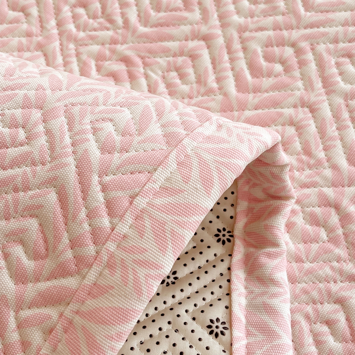 91家纺网 家纺一手货源 找家纺 金鑫汇家纺 2026春夏新款学生床新花型老粗布床盖夹棉软凉席席子可以机洗 学生床-初夏