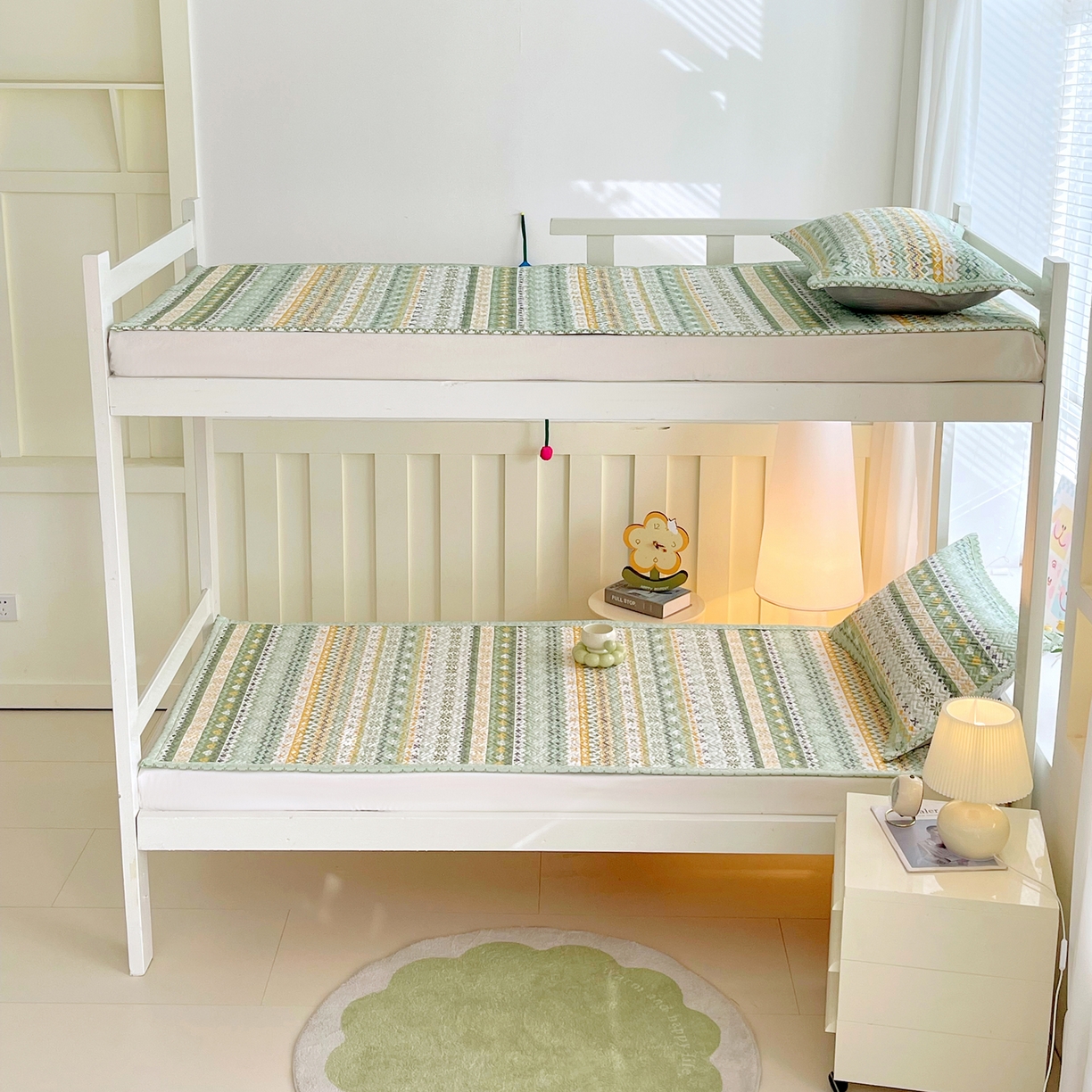 91家纺网 家纺一手货源 找家纺 金鑫汇家纺 2026春夏新款学生床新花型老粗布床盖夹棉软凉席席子可以机洗 学生床-星辰-绿