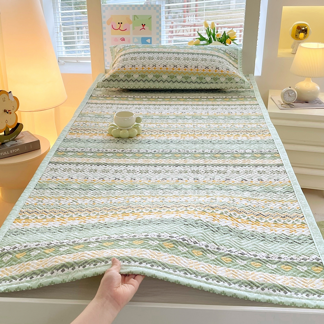 91家纺网 家纺一手货源 找家纺 金鑫汇家纺 2026春夏新款学生床新花型老粗布床盖夹棉软凉席席子可以机洗 学生床-星辰-绿