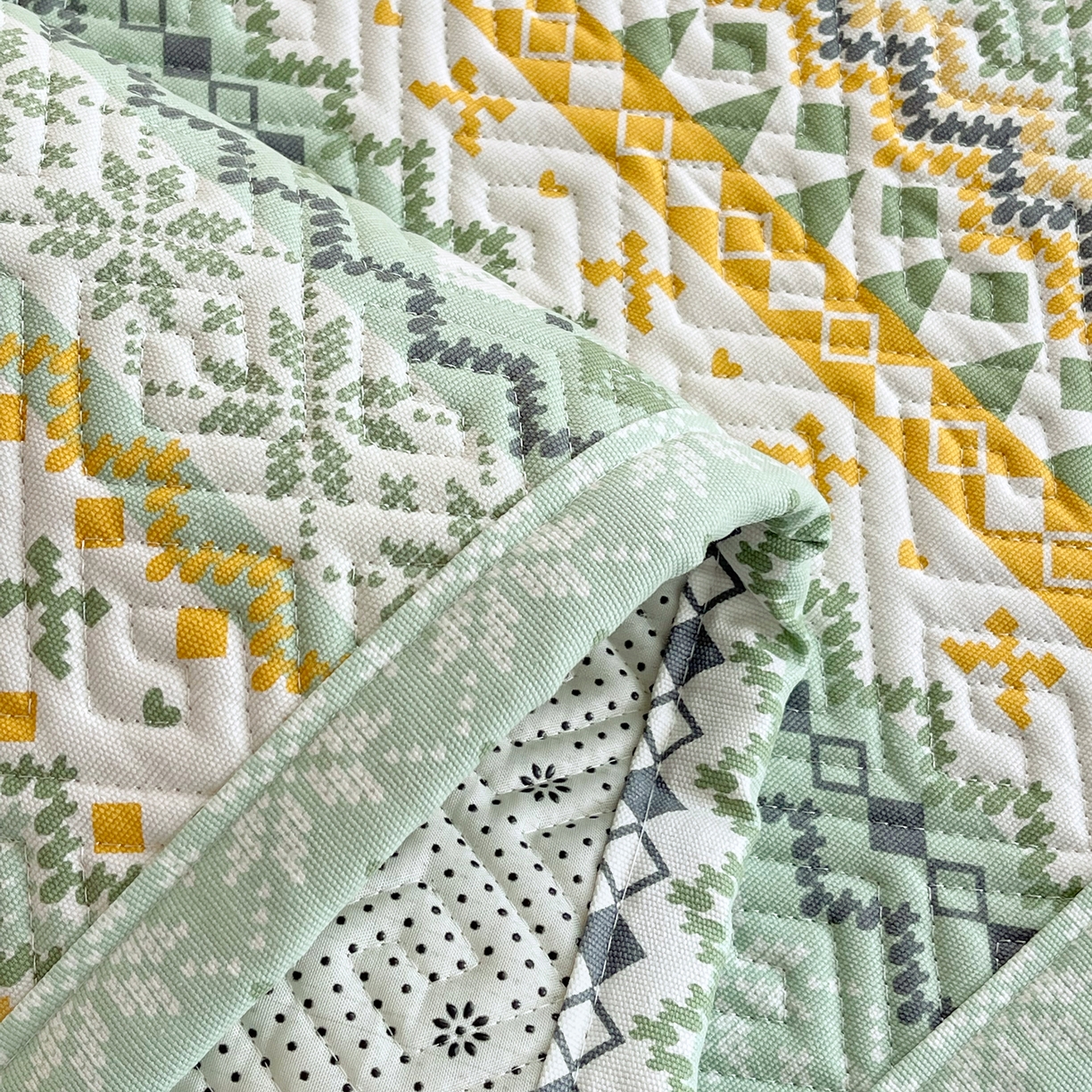 91家纺网 家纺一手货源 找家纺 金鑫汇家纺 2026春夏新款学生床新花型老粗布床盖夹棉软凉席席子可以机洗 学生床-星辰-绿