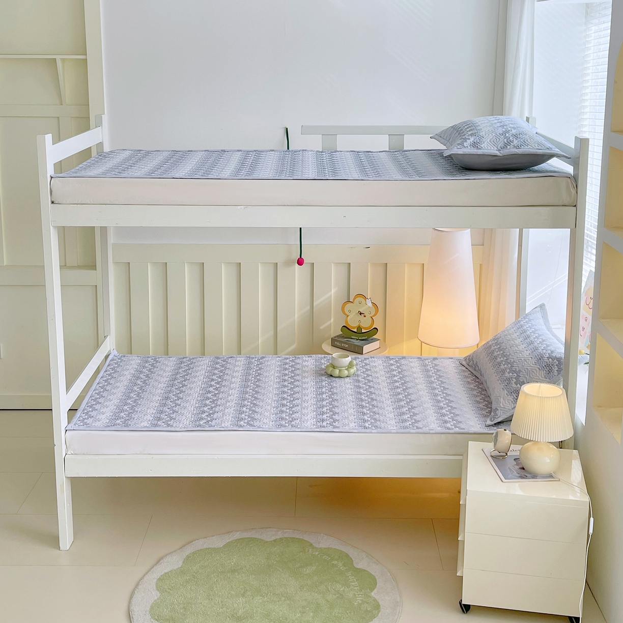 91家纺网 家纺一手货源 找家纺 金鑫汇家纺 2026春夏新款学生床新花型老粗布床盖夹棉软凉席席子可以机洗 学生床-燕南飞-蓝