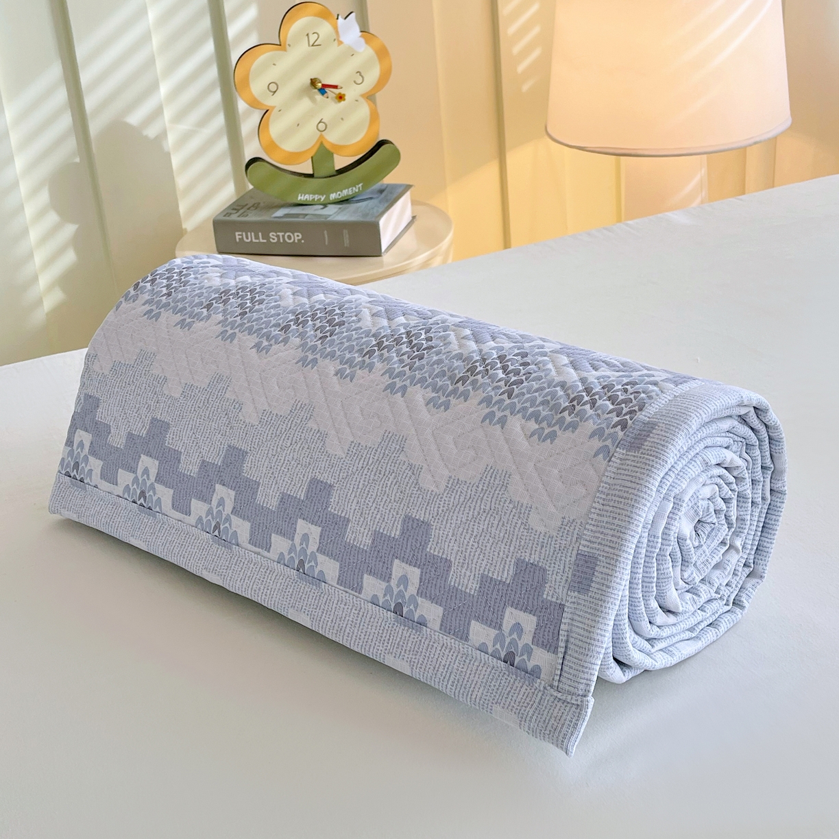 91家纺网 家纺一手货源 找家纺 金鑫汇家纺 2026春夏新款学生床新花型老粗布床盖夹棉软凉席席子可以机洗 学生床-燕南飞-蓝