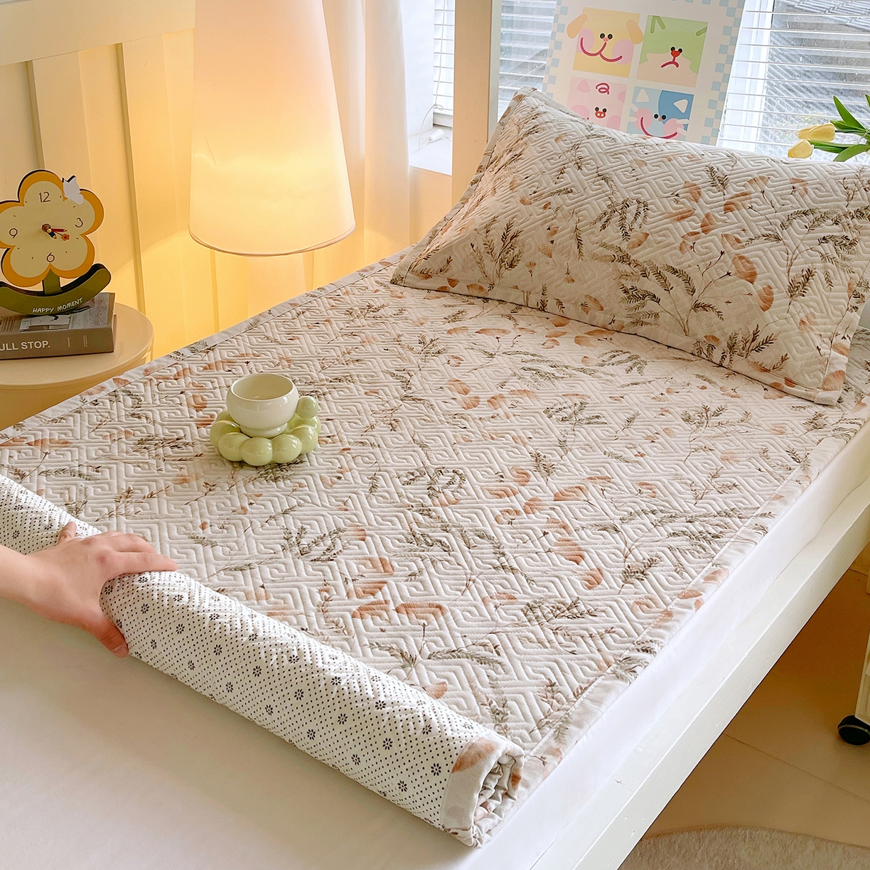 91家纺网 家纺一手货源 找家纺 金鑫汇家纺 2026春夏新款学生床新花型老粗布床盖夹棉软凉席席子可以机洗 学生床-月下花影·桔