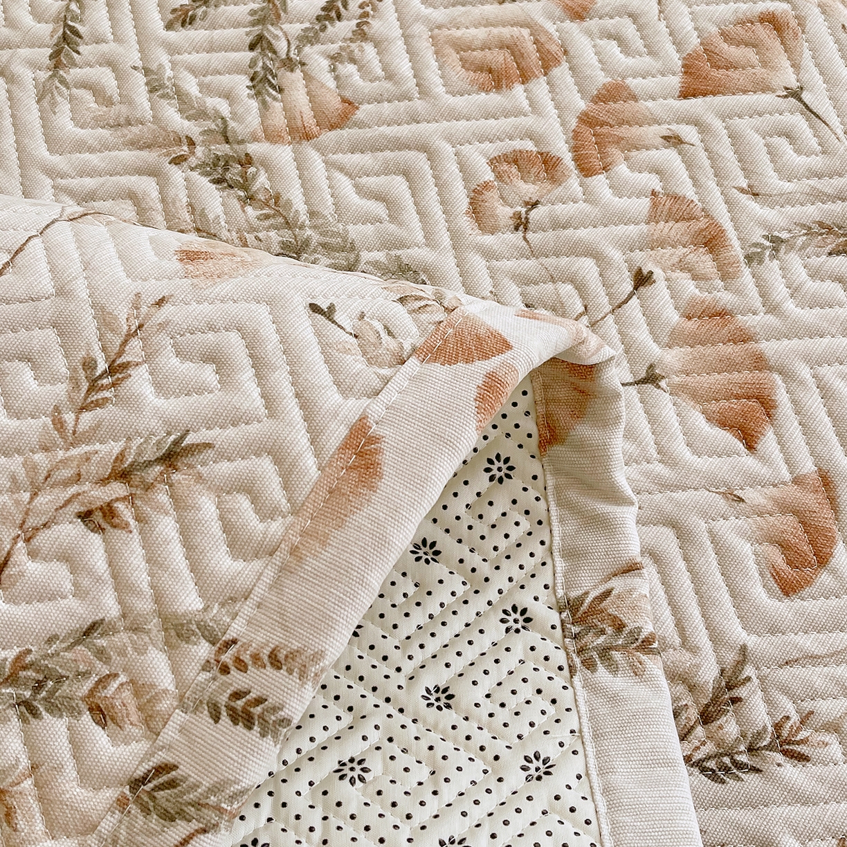 91家纺网 家纺一手货源 找家纺 金鑫汇家纺 2026春夏新款学生床新花型老粗布床盖夹棉软凉席席子可以机洗 学生床-月下花影·桔