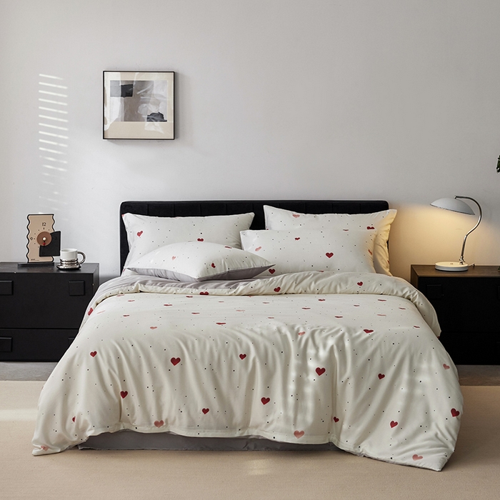 91家纺网 家纺一手货源 找家纺 金奇达家纺 2026新款轻氧水光天丝棉四件套-赫莲伊(标准号全网控价（折后券后）不低于 268元） 悸动-爱意