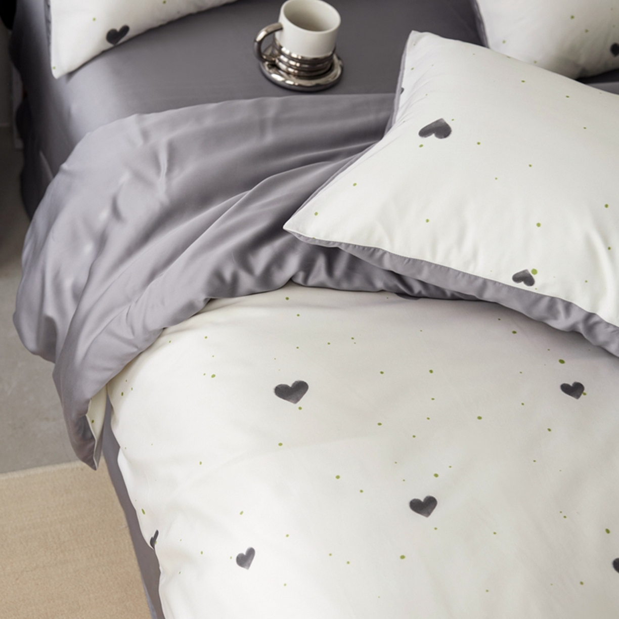 91家纺网 家纺一手货源 找家纺 金奇达家纺 2026新款轻氧水光天丝棉四件套-赫莲伊(标准号全网控价（折后券后）不低于 268元） 悸动-兰灰