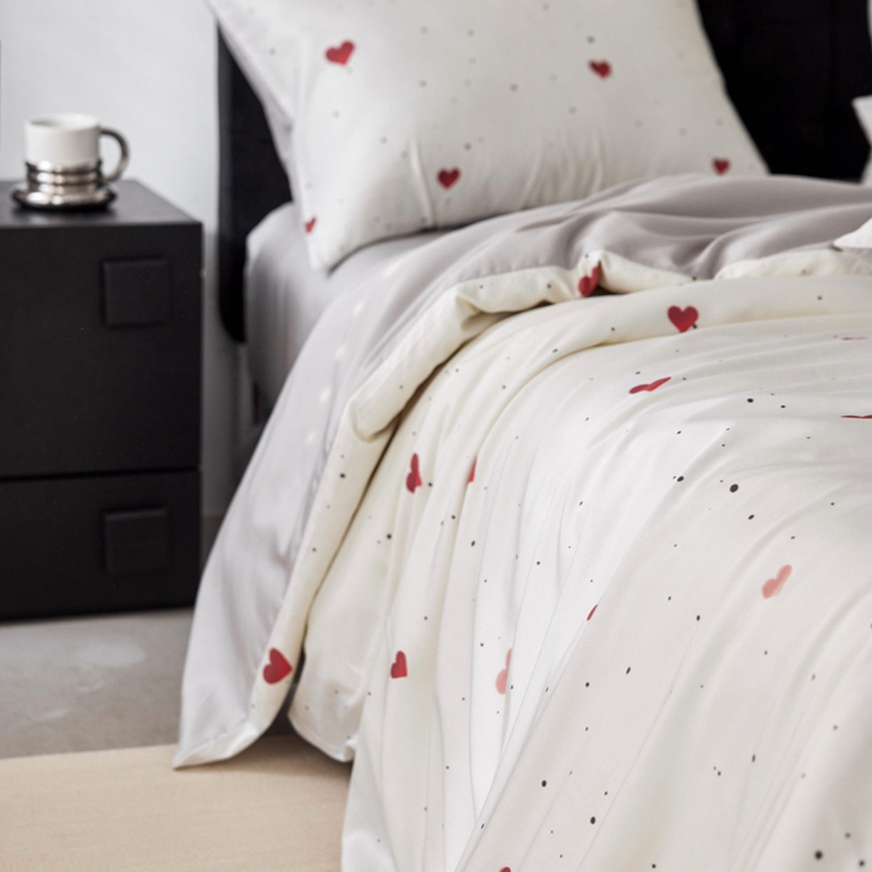 91家纺网 家纺一手货源 找家纺 金奇达家纺 2026新款轻氧水光天丝棉四件套-赫莲伊(标准号全网控价（折后券后）不低于 268元） 悸动-爱意