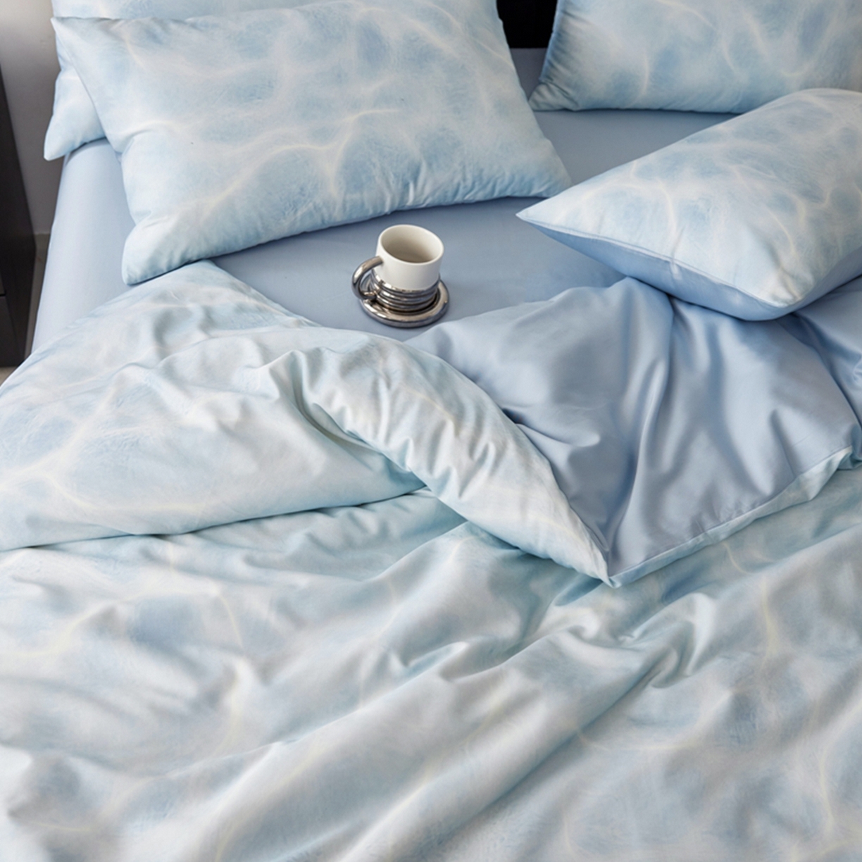 91家纺网 家纺一手货源 找家纺 金奇达家纺 2026新款轻氧水光天丝棉四件套-赫莲伊(标准号全网控价（折后券后）不低于 268元） 浣溪沙-水蓝
