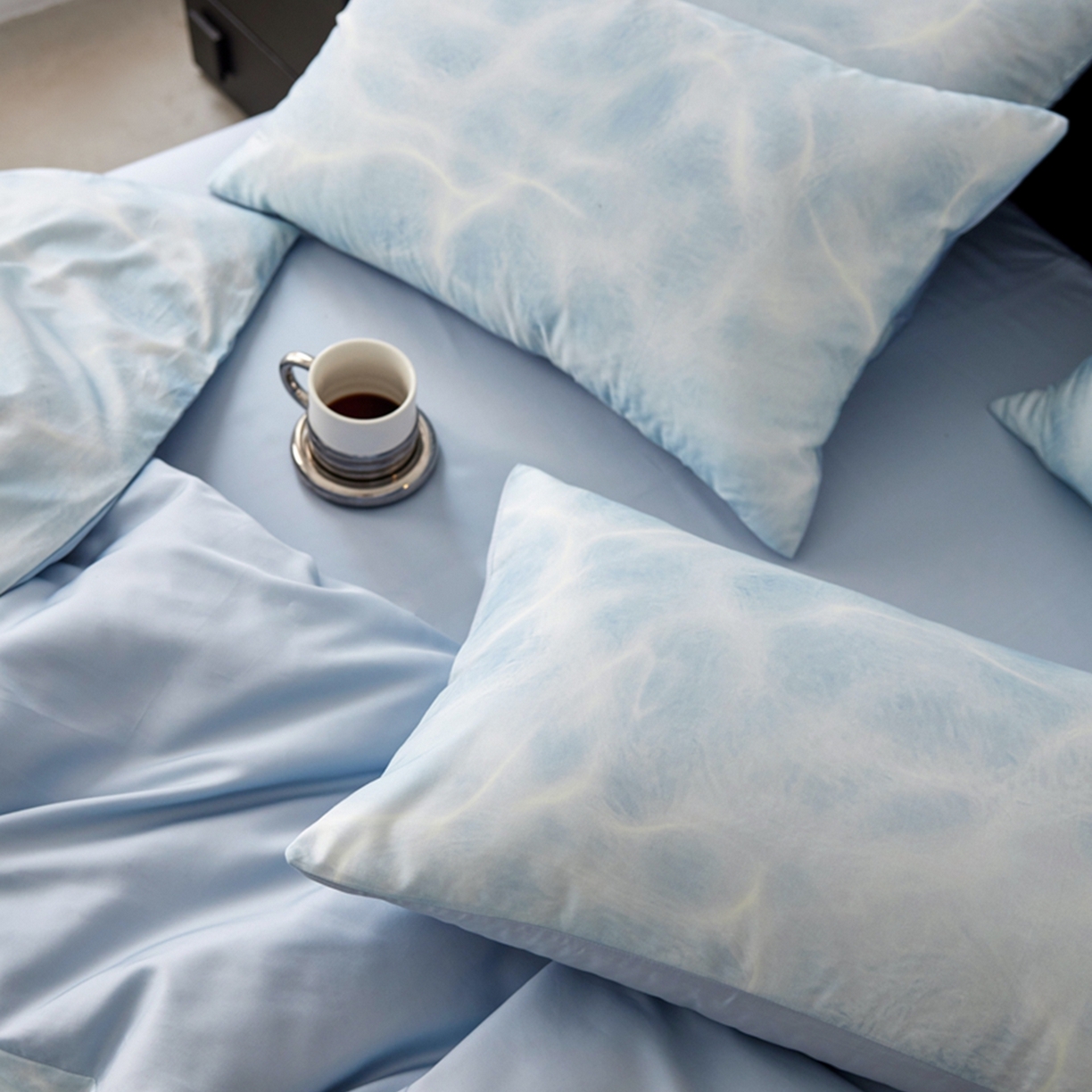 91家纺网 家纺一手货源 找家纺 金奇达家纺 2026新款轻氧水光天丝棉四件套-赫莲伊(标准号全网控价（折后券后）不低于 268元） 浣溪沙-水蓝