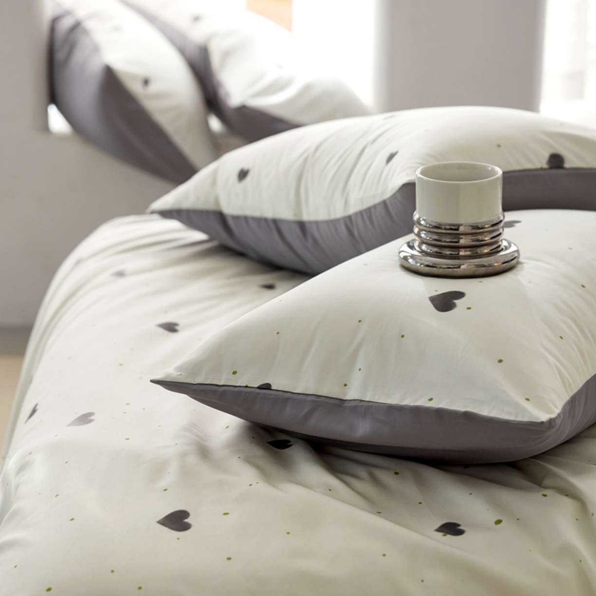 91家纺网 家纺一手货源 找家纺 金奇达家纺 2026新款轻氧水光天丝棉四件套-赫莲伊(标准号全网控价（折后券后）不低于 268元） 悸动-兰灰