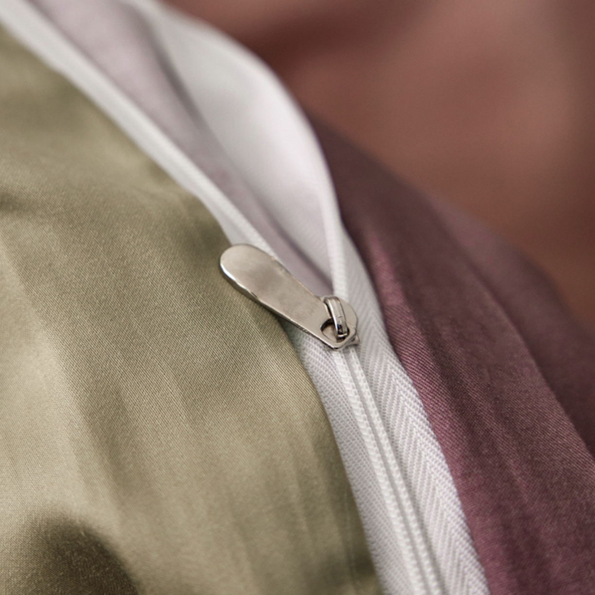 91家纺网 家纺一手货源 找家纺 金奇达家纺 2026新款轻氧水光天丝棉四件套-赫莲伊(标准号全网控价（折后券后）不低于 268元） 烟尽暮色