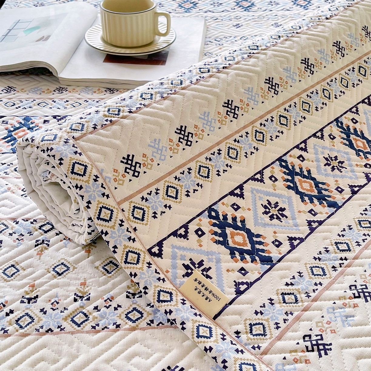 91家纺网 家纺一手货源 找家纺 金鑫汇家纺 2026春夏新款学生床新花型老粗布床盖夹棉软凉席席子可以机洗 学生床-波西米亚