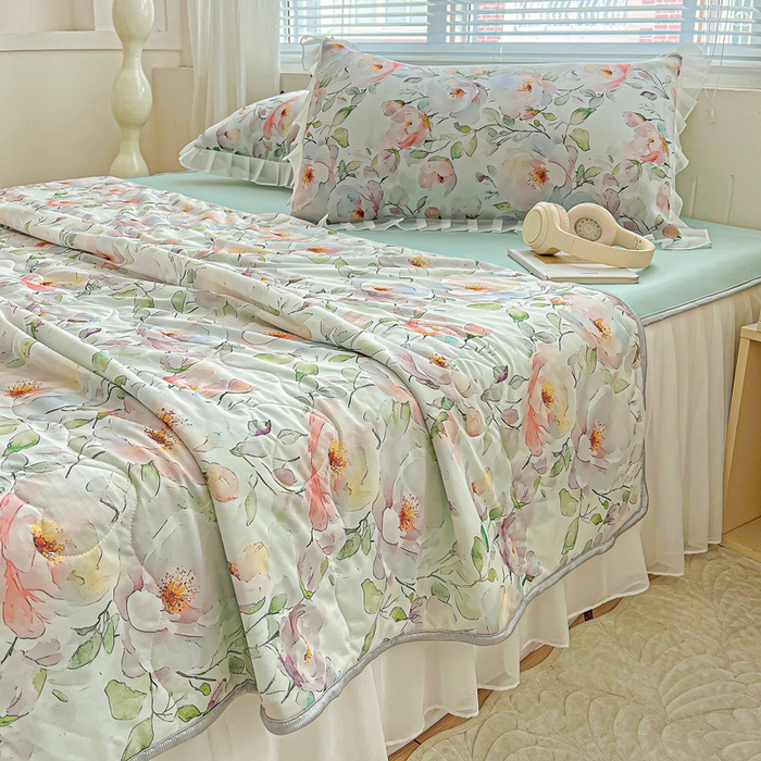 91家纺网 家纺一手货源 找家纺 栩裕纺织 2026新款（常年不断货）夏被凉感丝包边夏凉被跑量款空调被礼品被 春意浓