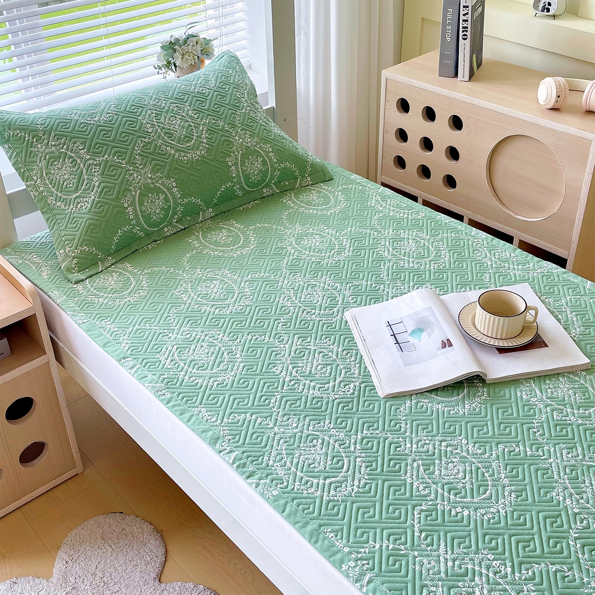 91家纺网 家纺一手货源 找家纺 金鑫汇家纺 2026春夏新款学生床新花型老粗布床盖夹棉软凉席席子可以机洗 学生床-芳华