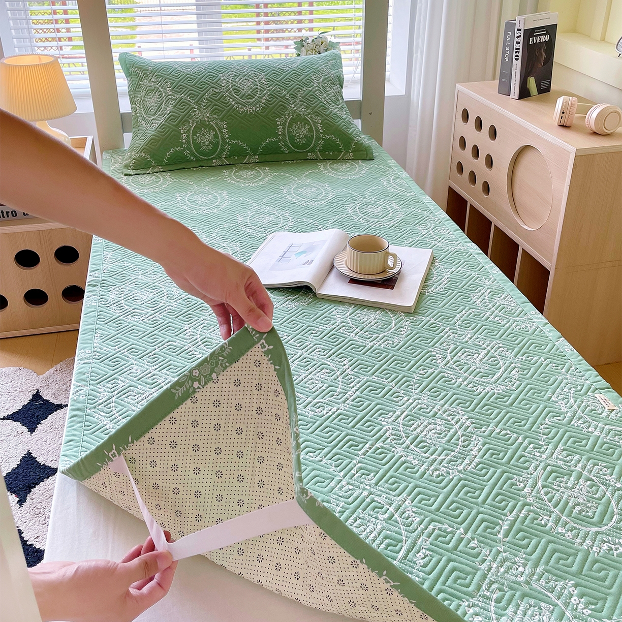 91家纺网 家纺一手货源 找家纺 金鑫汇家纺 2026春夏新款学生床新花型老粗布床盖夹棉软凉席席子可以机洗 学生床-芳华