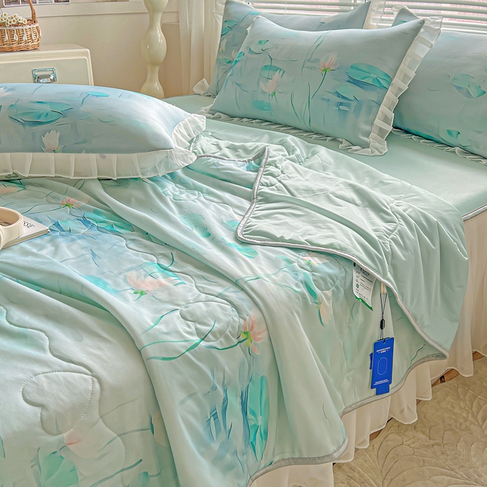 91家纺网 家纺一手货源 找家纺 栩裕纺织 2026新款（常年不断货）夏被凉感丝包边夏凉被跑量款空调被礼品被 荷塘月色