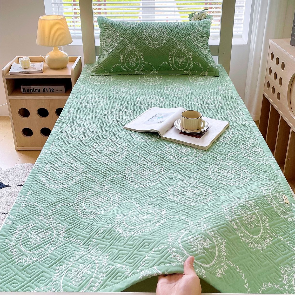 91家纺网 家纺一手货源 找家纺 金鑫汇家纺 2026春夏新款学生床新花型老粗布床盖夹棉软凉席席子可以机洗 学生床-芳华