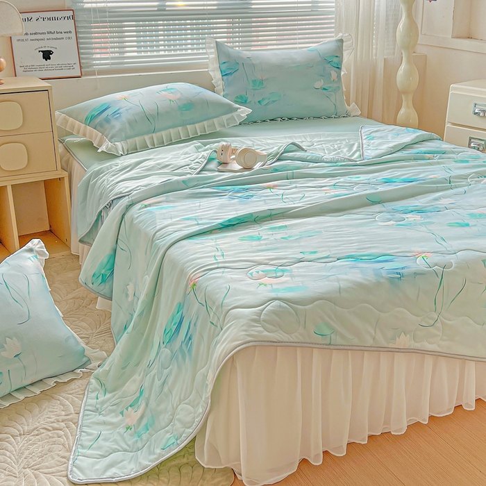 91家纺网 家纺一手货源 找家纺 栩裕纺织 2026新款（常年不断货）夏被凉感丝包边夏凉被跑量款空调被礼品被 荷塘月色