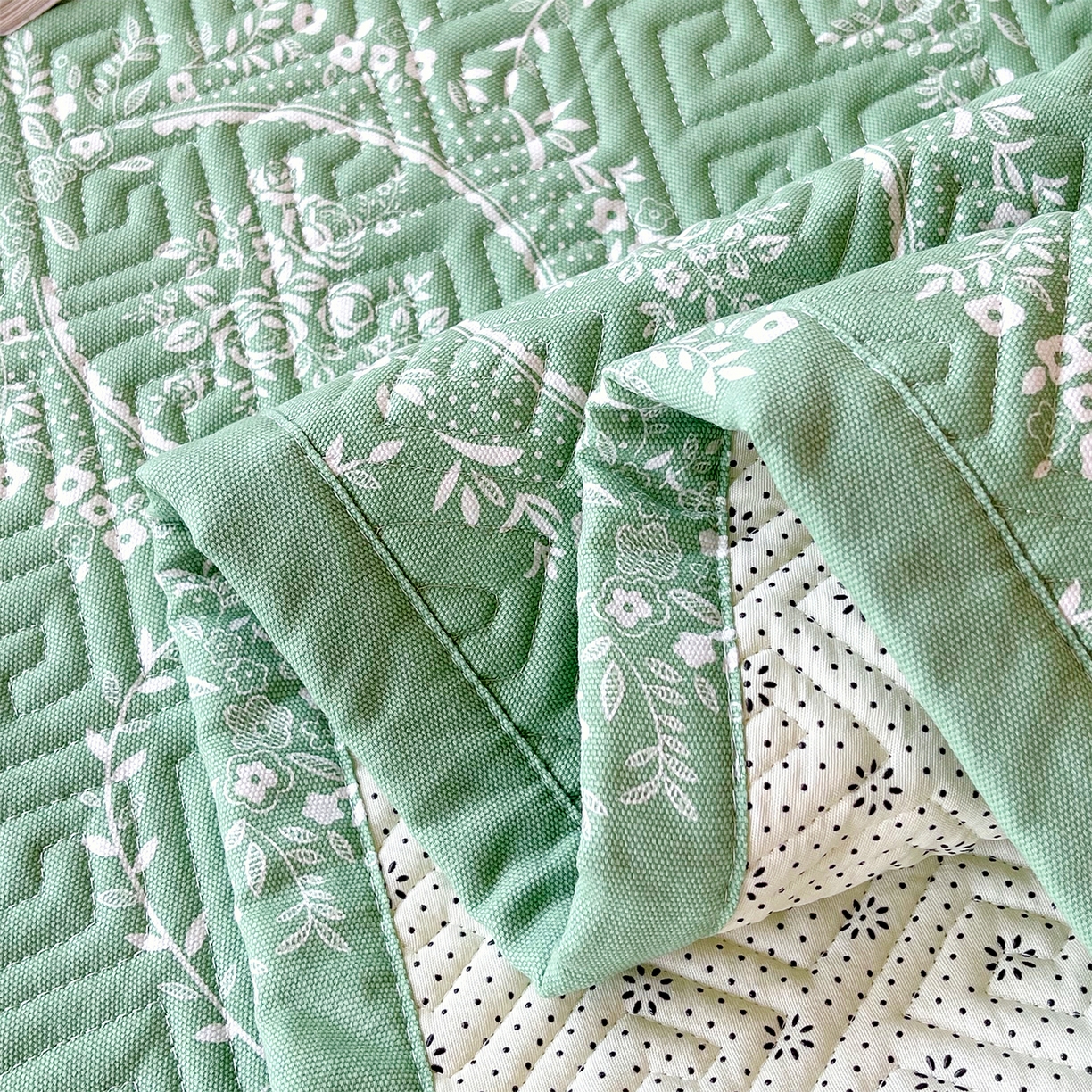 91家纺网 家纺一手货源 找家纺 金鑫汇家纺 2026春夏新款学生床新花型老粗布床盖夹棉软凉席席子可以机洗 学生床-芳华