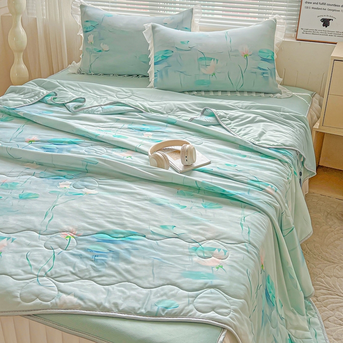 91家纺网 家纺一手货源 找家纺 栩裕纺织 2026新款（常年不断货）夏被凉感丝包边夏凉被跑量款空调被礼品被 荷塘月色