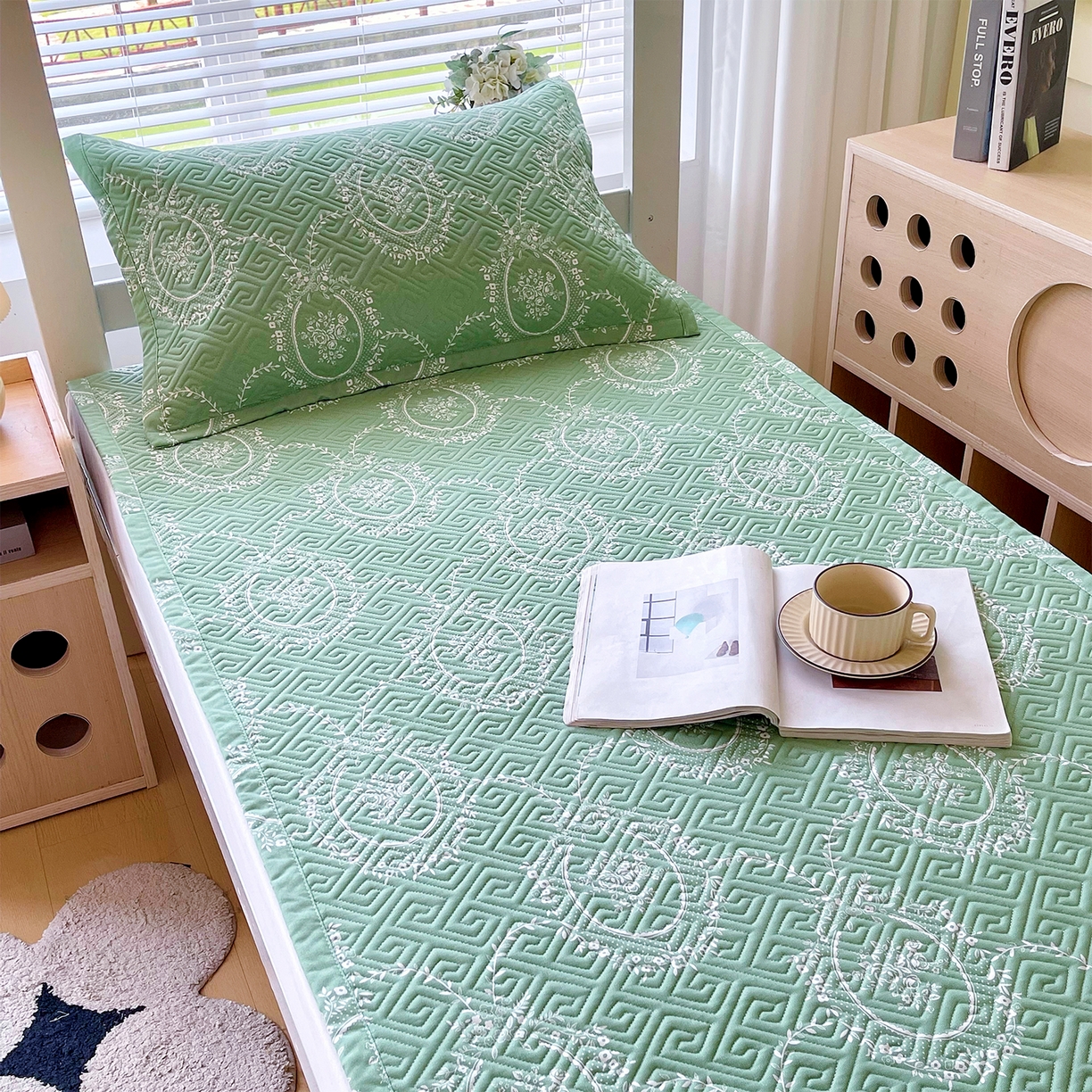 91家纺网 家纺一手货源 找家纺 金鑫汇家纺 2026春夏新款学生床新花型老粗布床盖夹棉软凉席席子可以机洗 学生床-芳华