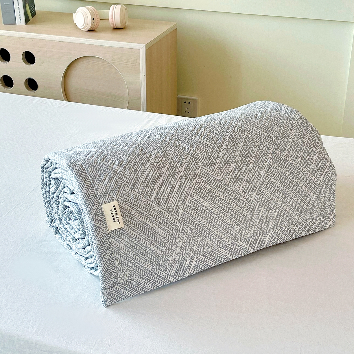 91家纺网 家纺一手货源 找家纺 金鑫汇家纺 2026春夏新款学生床新花型老粗布床盖夹棉软凉席席子可以机洗 学生床-流光灰