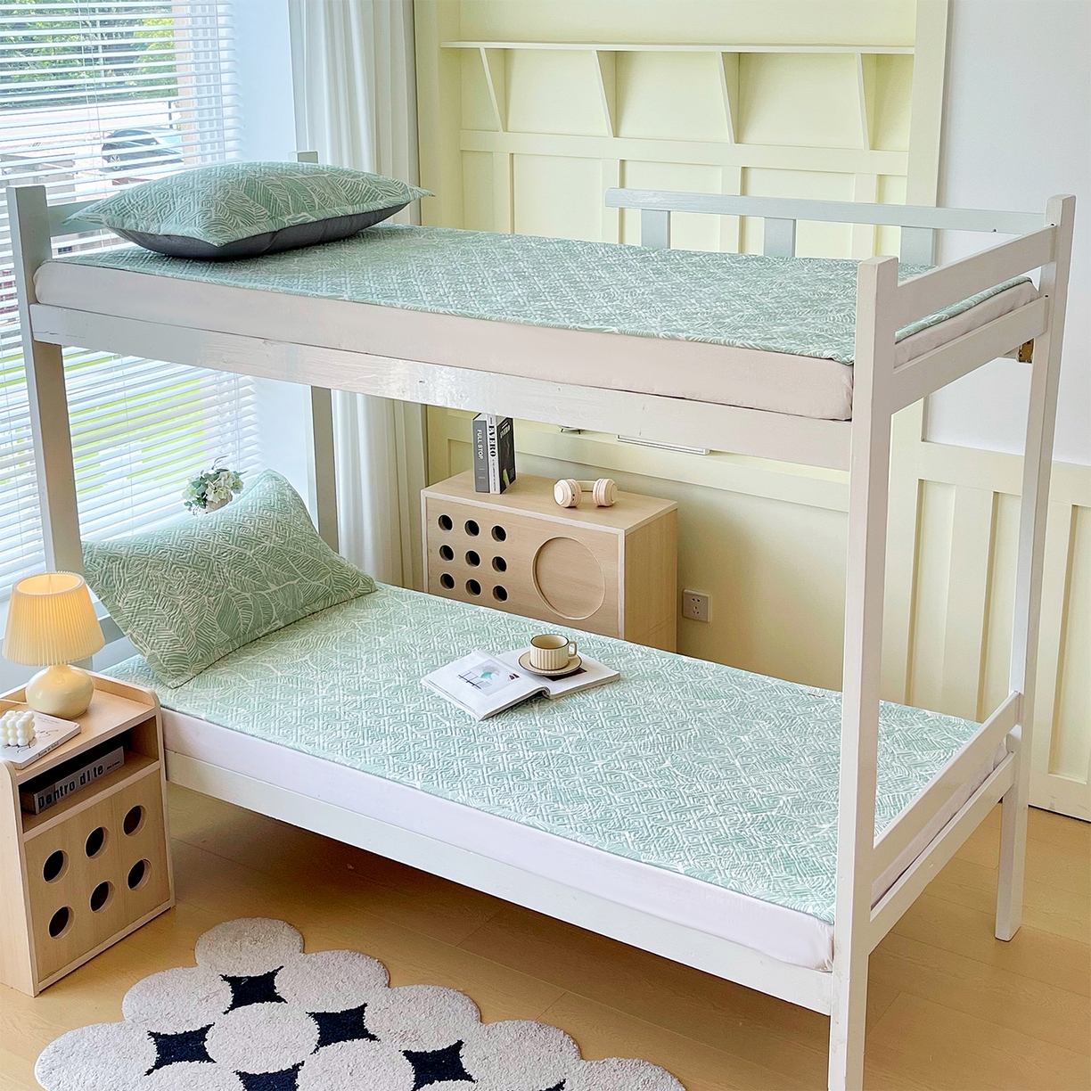 91家纺网 家纺一手货源 找家纺 金鑫汇家纺 2026春夏新款学生床新花型老粗布床盖夹棉软凉席席子可以机洗 学生床-绿色心情