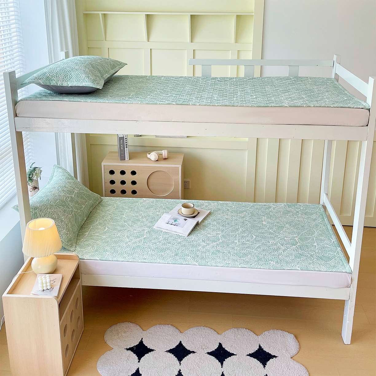 91家纺网 家纺一手货源 找家纺 金鑫汇家纺 2026春夏新款学生床新花型老粗布床盖夹棉软凉席席子可以机洗 学生床-绿色心情