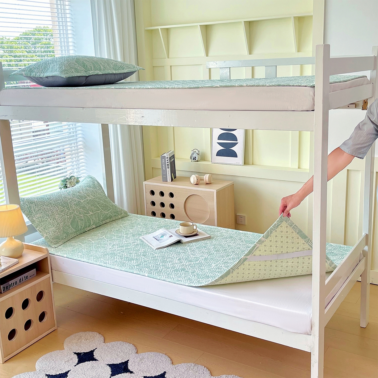 91家纺网 家纺一手货源 找家纺 金鑫汇家纺 2026春夏新款学生床新花型老粗布床盖夹棉软凉席席子可以机洗 学生床-绿色心情