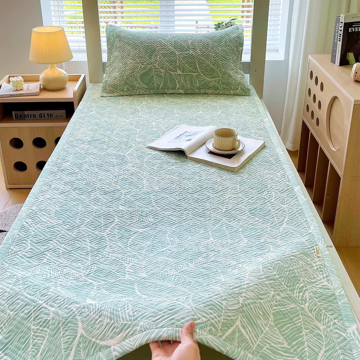 91家纺网 家纺一手货源 找家纺 金鑫汇家纺 2026春夏新款学生床新花型老粗布床盖夹棉软凉席席子可以机洗 学生床-绿色心情