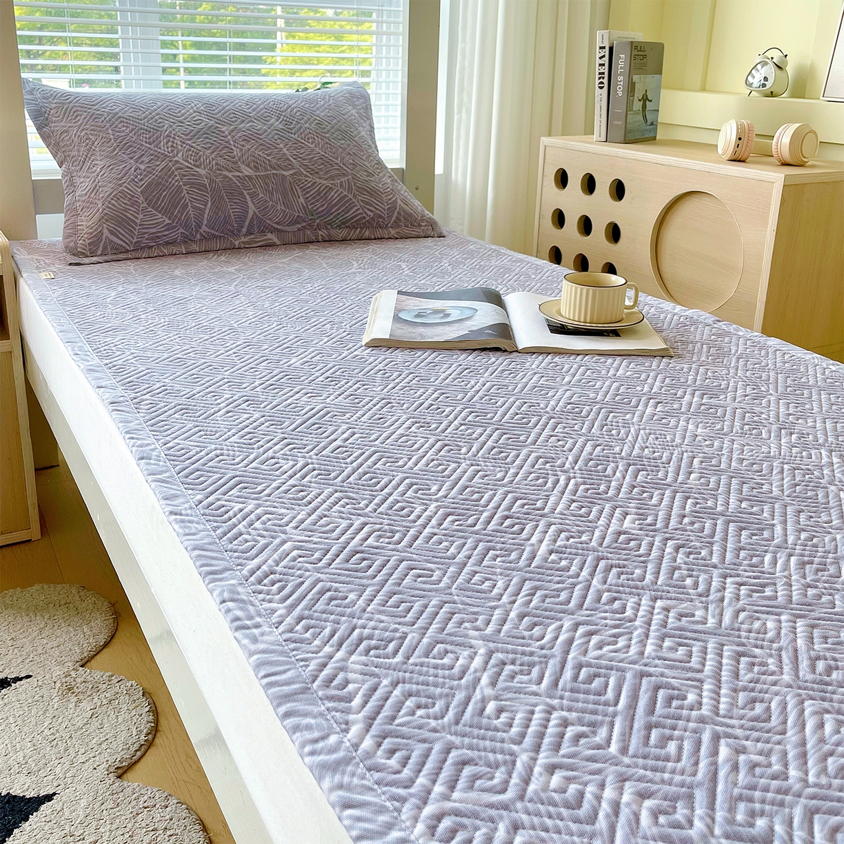 91家纺网 家纺一手货源 找家纺 金鑫汇家纺 2026春夏新款学生床新花型老粗布床盖夹棉软凉席席子可以机洗 学生床-千叶