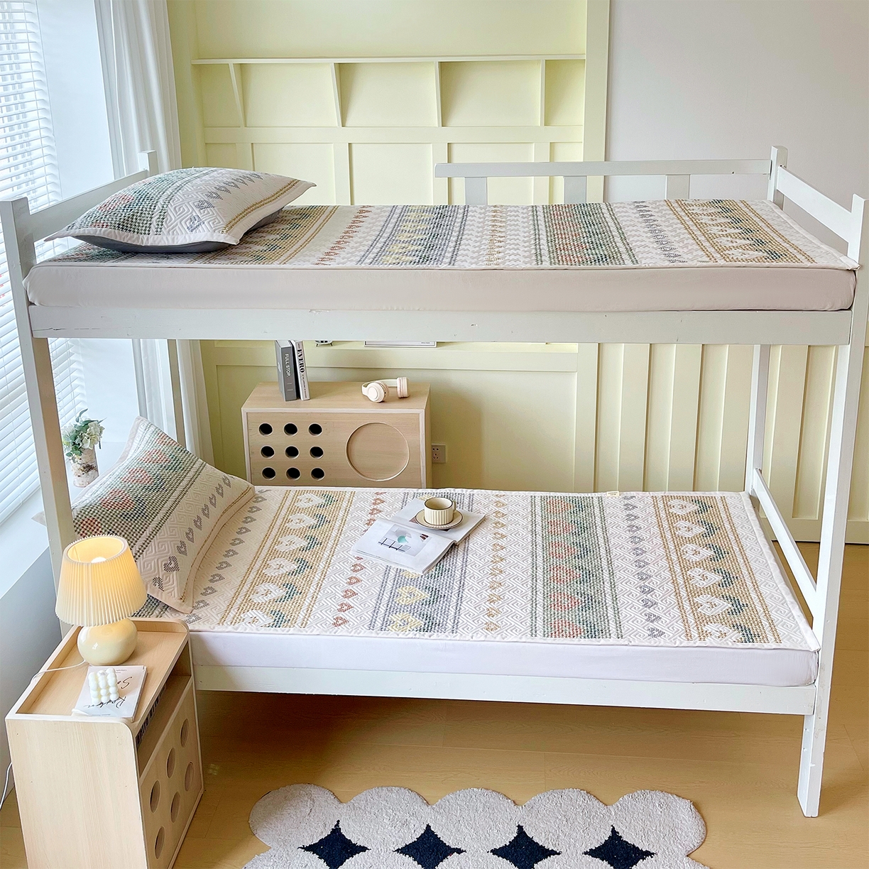 91家纺网 家纺一手货源 找家纺 金鑫汇家纺 2026春夏新款学生床新花型老粗布床盖夹棉软凉席席子可以机洗 学生床-同心千鸟格