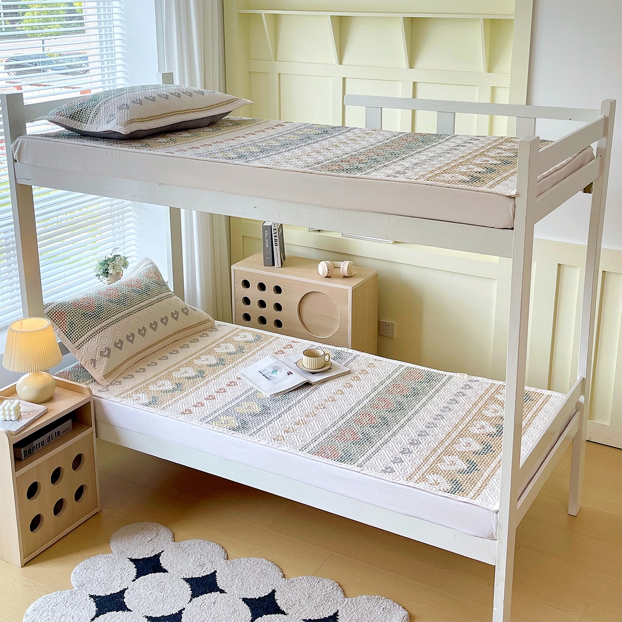 91家纺网 家纺一手货源 找家纺 金鑫汇家纺 2026春夏新款学生床新花型老粗布床盖夹棉软凉席席子可以机洗 学生床-同心千鸟格