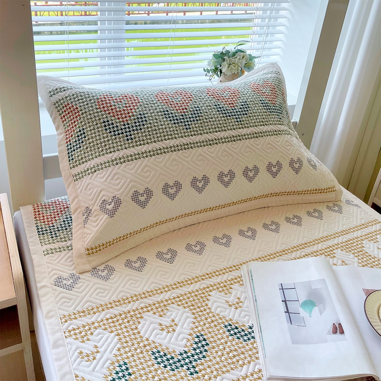 91家纺网 家纺一手货源 找家纺 金鑫汇家纺 2026春夏新款学生床新花型老粗布床盖夹棉软凉席席子可以机洗 学生床-同心千鸟格