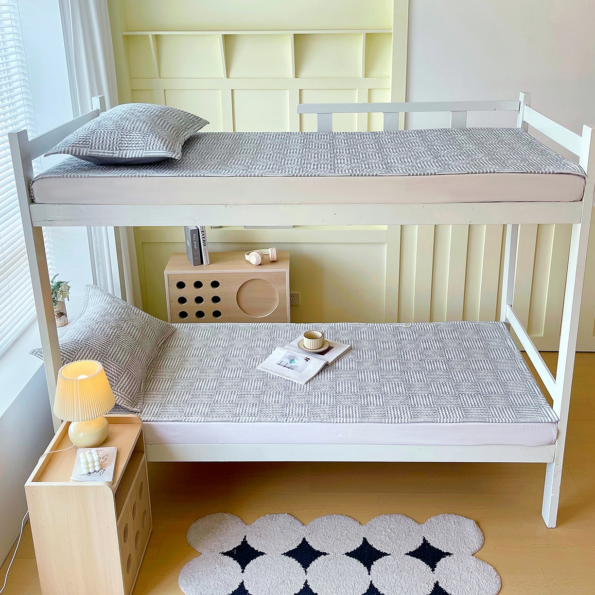 91家纺网 家纺一手货源 找家纺 金鑫汇家纺 2026春夏新款学生床新花型老粗布床盖夹棉软凉席席子可以机洗 学生床-休闲时光