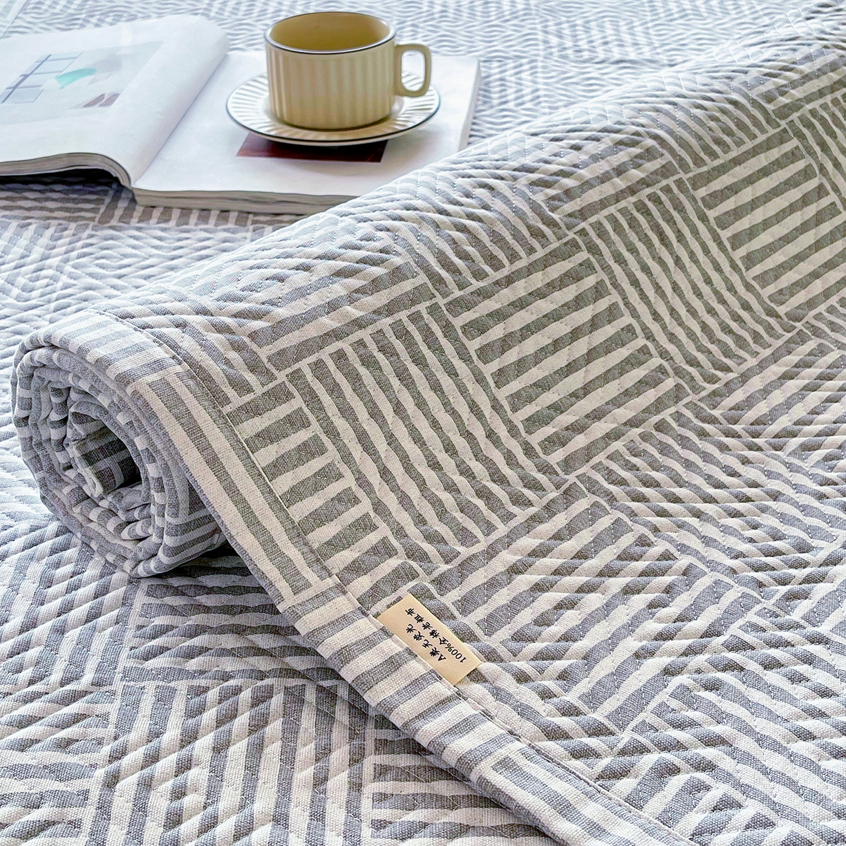 91家纺网 家纺一手货源 找家纺 金鑫汇家纺 2026春夏新款学生床新花型老粗布床盖夹棉软凉席席子可以机洗 学生床-休闲时光