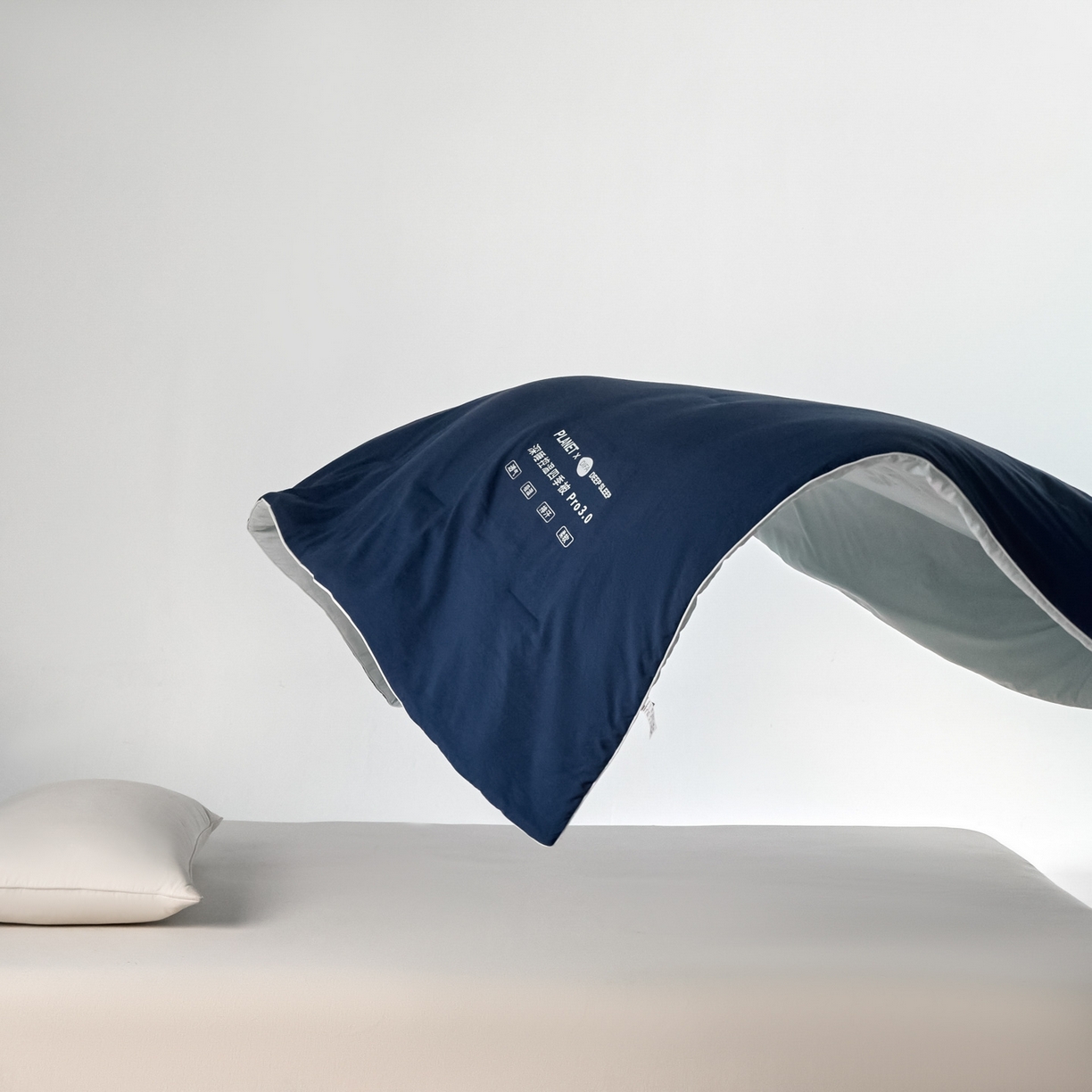 91家纺网 家纺一手货源 找家纺 恒科家纺 2026春夏新款星球酒店某朵同款深睡控温四季被.Pro3.0夏凉被春秋被 深睡蓝