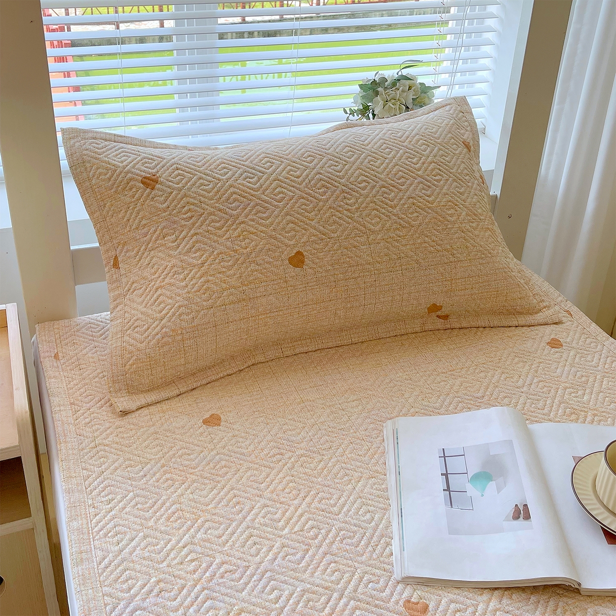 91家纺网 家纺一手货源 找家纺 金鑫汇家纺 2026春夏新款学生床新花型老粗布床盖夹棉软凉席席子可以机洗 学生床-心之恋