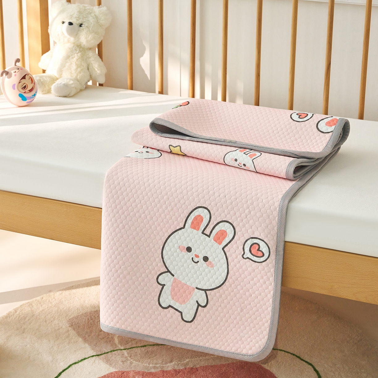 91家纺网 家纺一手货源 找家纺 （总）奇丝雅 2026新款A类母婴级婴儿凉感冰豆豆凉席儿童新生小宝宝床幼儿园床拼接床冰丝席