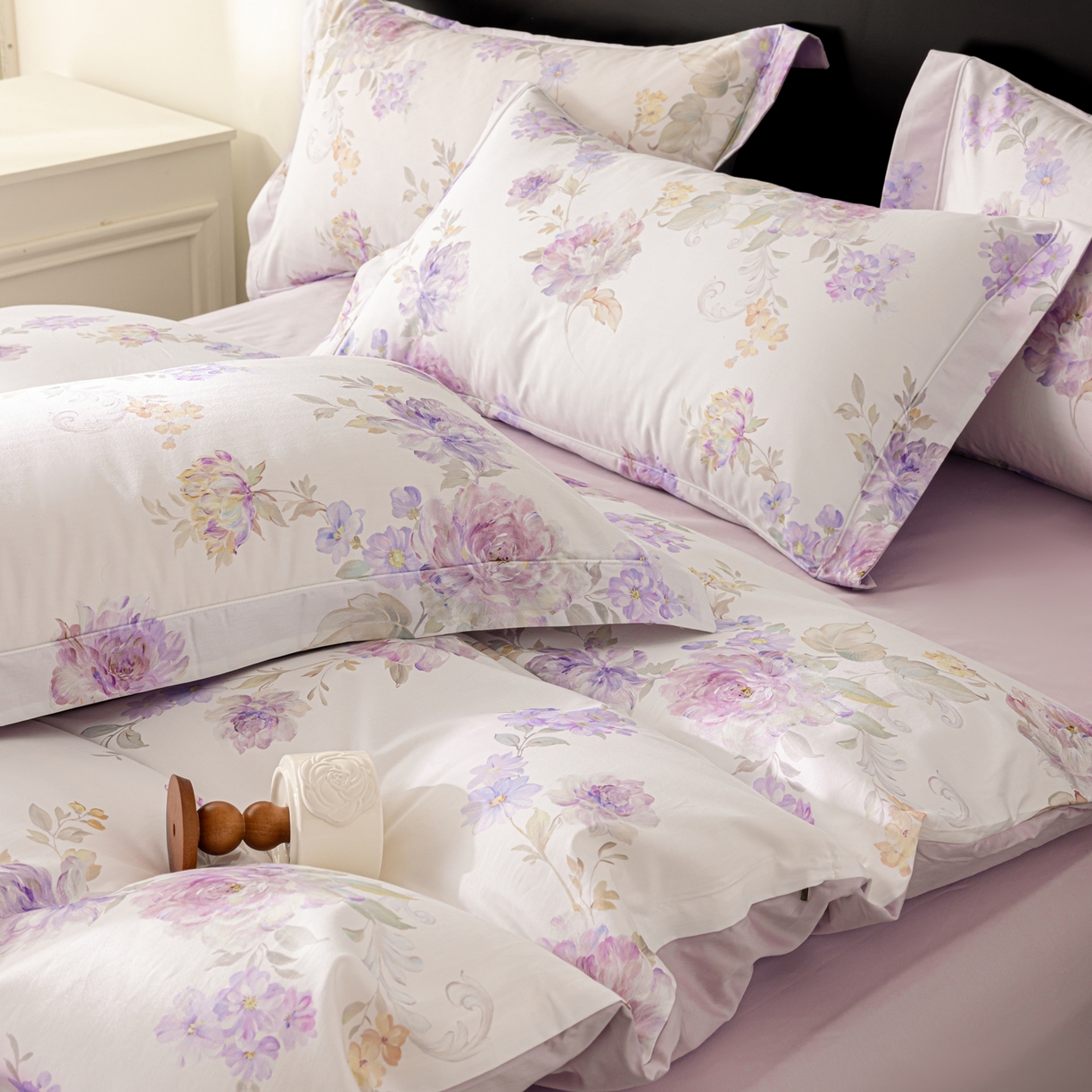 91家纺网 家纺一手货源 找家纺 莱豫家纺 2026新款50s阿克苏长绒棉数码印花四件套 嘉卉紫