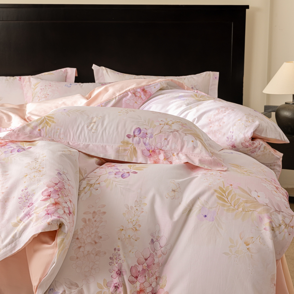 91家纺网 家纺一手货源 找家纺 莱豫家纺 2026新款50s阿克苏长绒棉数码印花四件套 风铃粉