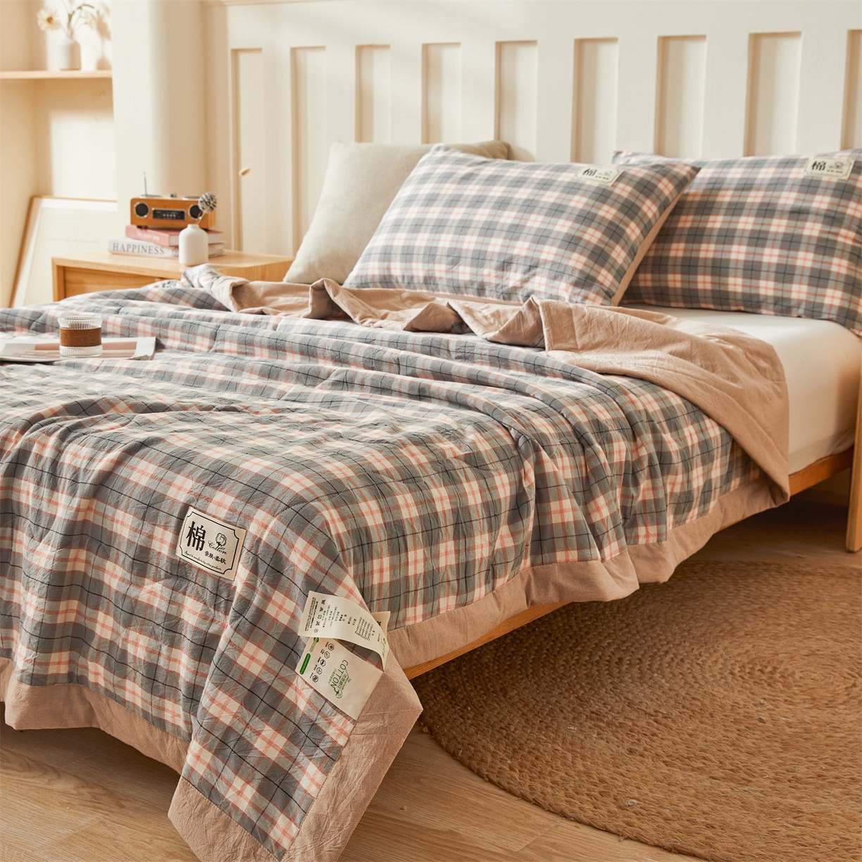 91家纺网 家纺一手货源 找家纺 招财星家纺 2026新款A类无印风100%新疆棉花夏被纯棉夏凉被空调被子薄被芯棉花被四件套 格韵-粉灰