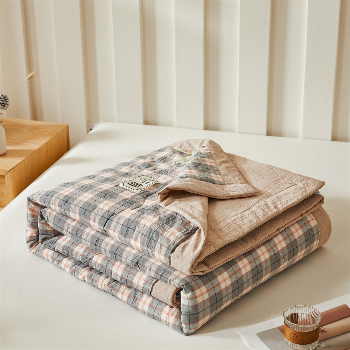 91家纺网 家纺一手货源 找家纺 招财星家纺 2026新款A类无印风100%新疆棉花夏被纯棉夏凉被空调被子薄被芯棉花被四件套 格韵-粉灰