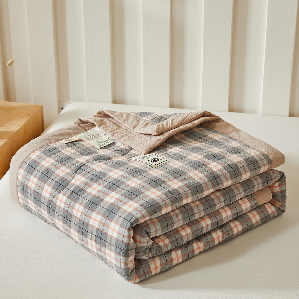 91家纺网 家纺一手货源 找家纺 招财星家纺 2026新款A类无印风100%新疆棉花夏被纯棉夏凉被空调被子薄被芯棉花被四件套 格韵-粉灰