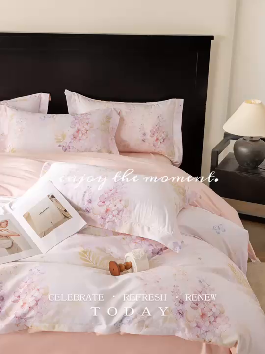 91家纺网 家纺一手货源 找家纺 莱豫家纺 2026新款50s阿克苏长绒棉数码印花四件套 风铃粉