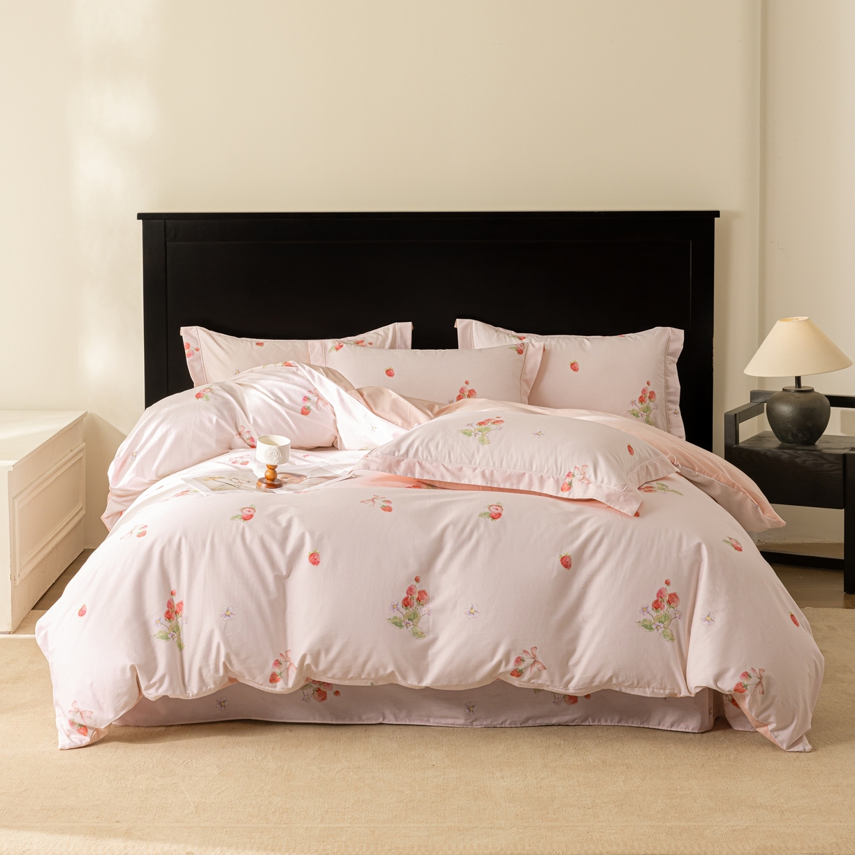 91家纺网 家纺一手货源 找家纺 莱豫家纺 2026新款50s阿克苏长绒棉数码印花四件套 草莓甜心粉