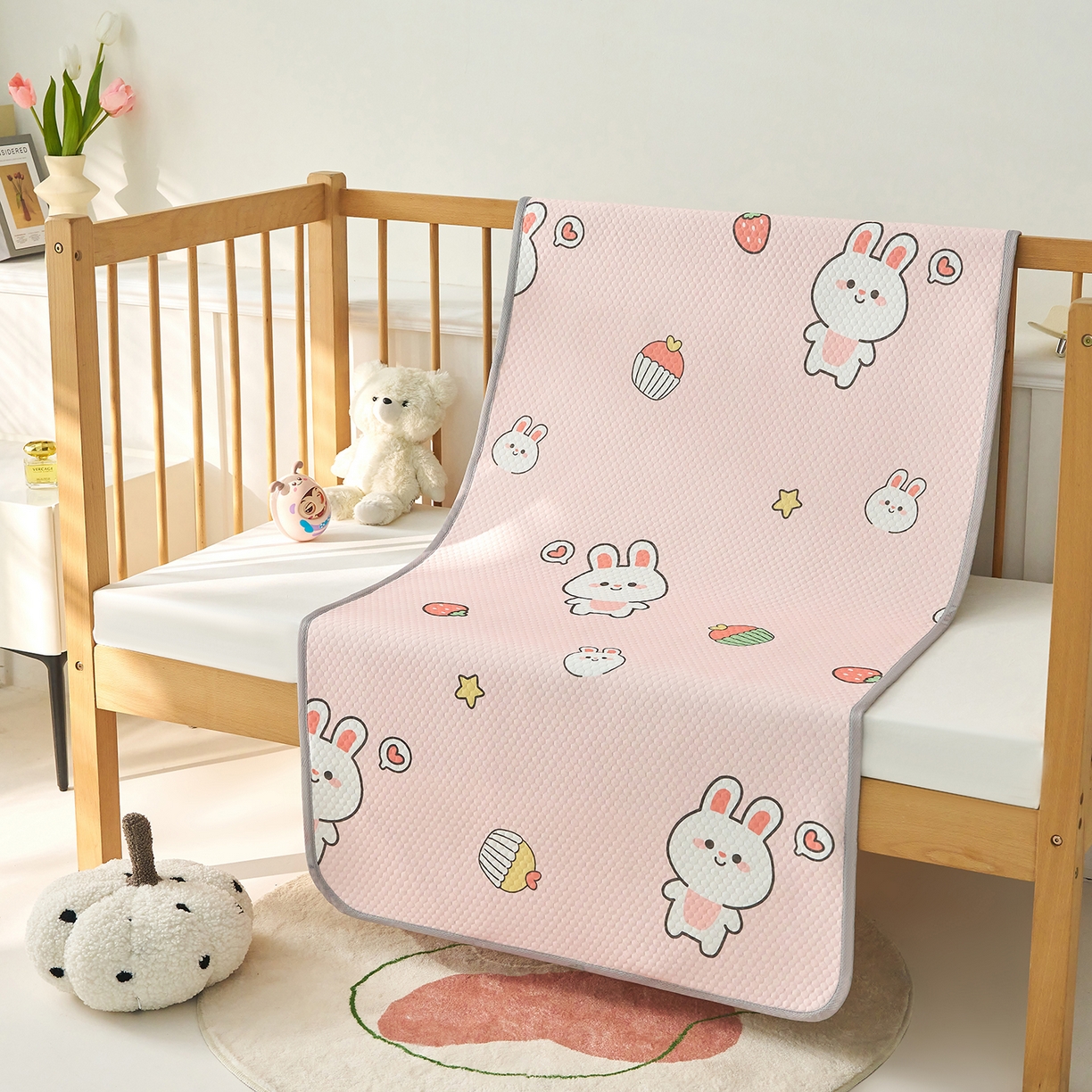 91家纺网 家纺一手货源 找家纺 奇丝雅 2026新款A类母婴级婴儿凉感冰豆豆凉席儿童新生小宝宝床幼儿园床拼接床冰丝席 巴比兔